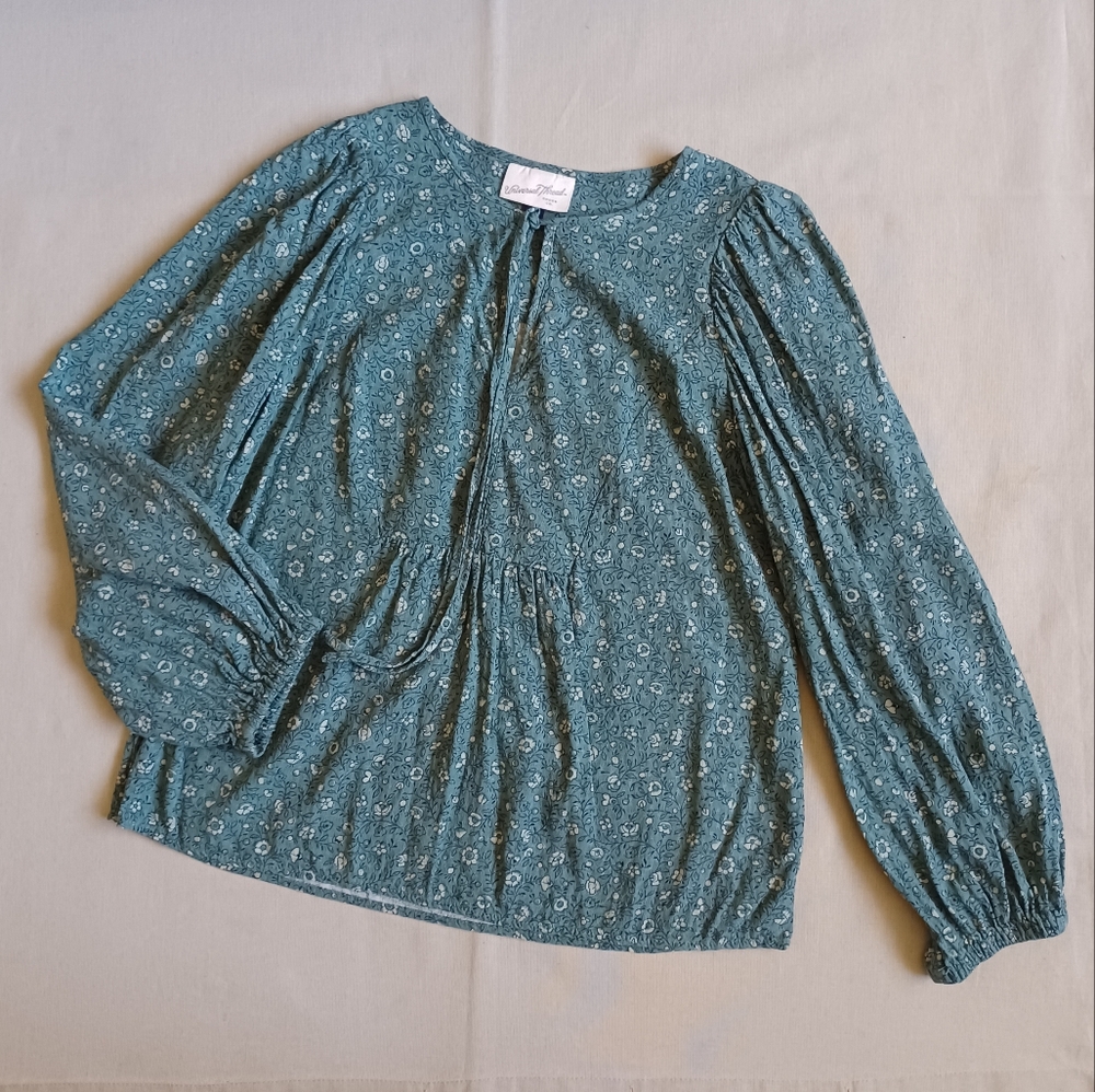 Universal Thread Peasant Top